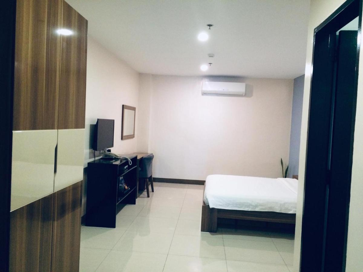 Ybc Grand Hotel Olongapo Exterior photo